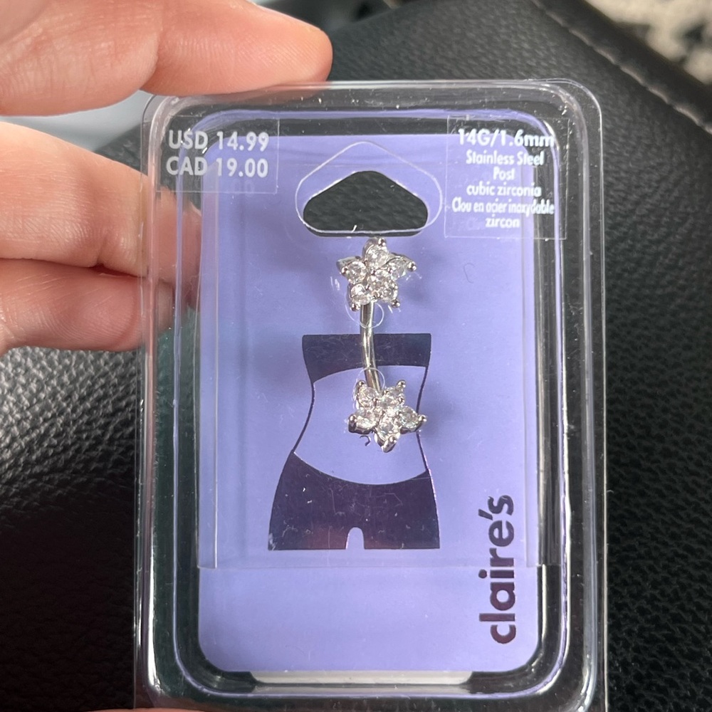 Adorable flower belly button ring
